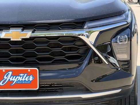 Certified 2025 Chevrolet Trax LT FWD image 11