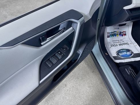 Used 2020 Toyota RAV4 XLE Premium image 5