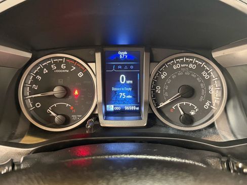 Used 2022 Toyota Tacoma SR5 AWD/4WD image 16