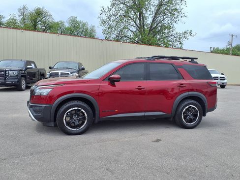 Used 2024 Nissan Pathfinder Rock Creek AWD/4WD image 17