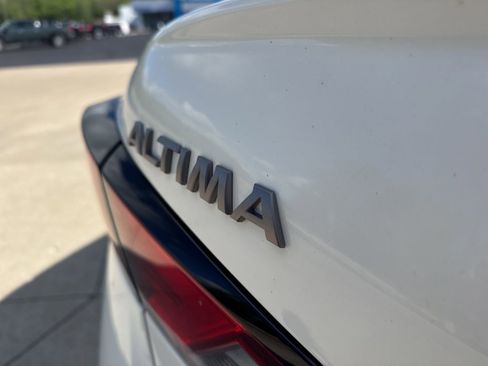 Used 2025 Nissan Altima 2.5 SV FWD image 9