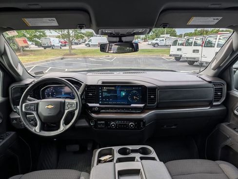 Used 2025 Chevrolet Silverado 1500 LT AWD/4WD image 6