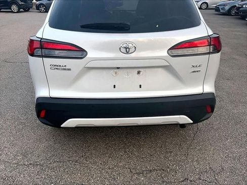 Used 2022 Toyota Corolla Cross XLE w/ Convenience Package image 7