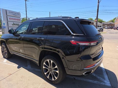 Certified 2023 Jeep Grand Cherokee Overland w/ Adv Protech Group III AWD/4WD image 8