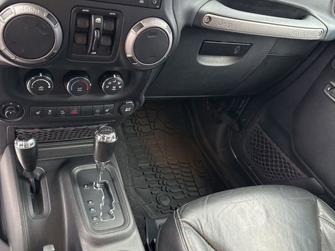Used 2016 Jeep Wrangler Unlimited Sport image 15