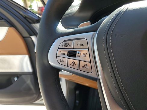 Used 2021 BMW 750i xDrive w/ Executive Package image 24