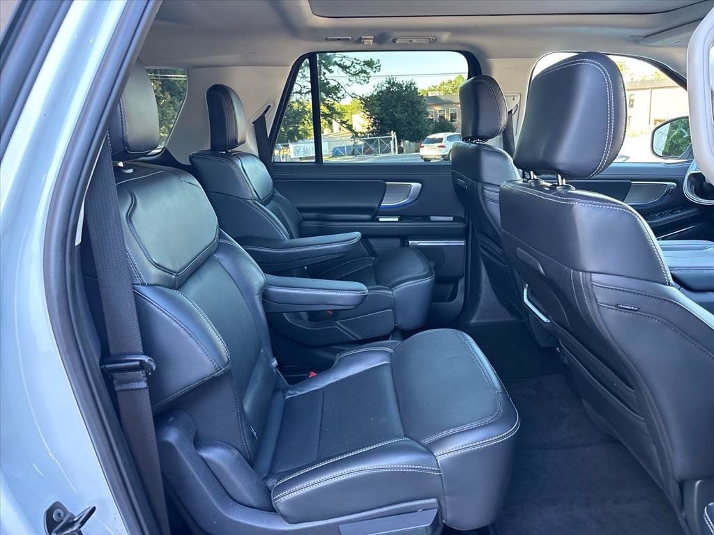 Used 2025 Ford Expedition Max Platinum AWD/4WD image 12