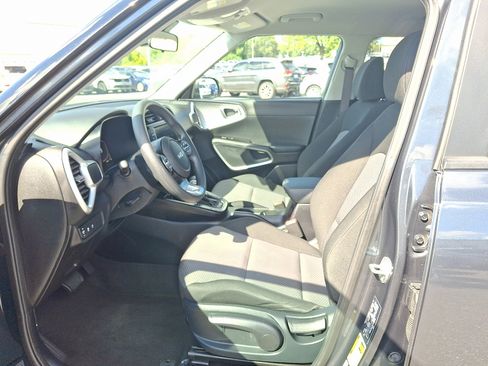 Used 2023 Kia Soul LX image 13