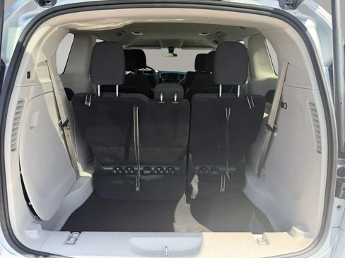Used 2022 Chrysler Voyager LX FWD image 16
