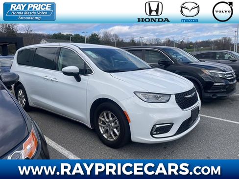 Used 2023 Chrysler Pacifica Touring-L FWD image 1