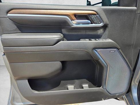 Used 2024 Chevrolet Silverado 2500 High Country w/ High Country Premium Package AWD/4WD image 10