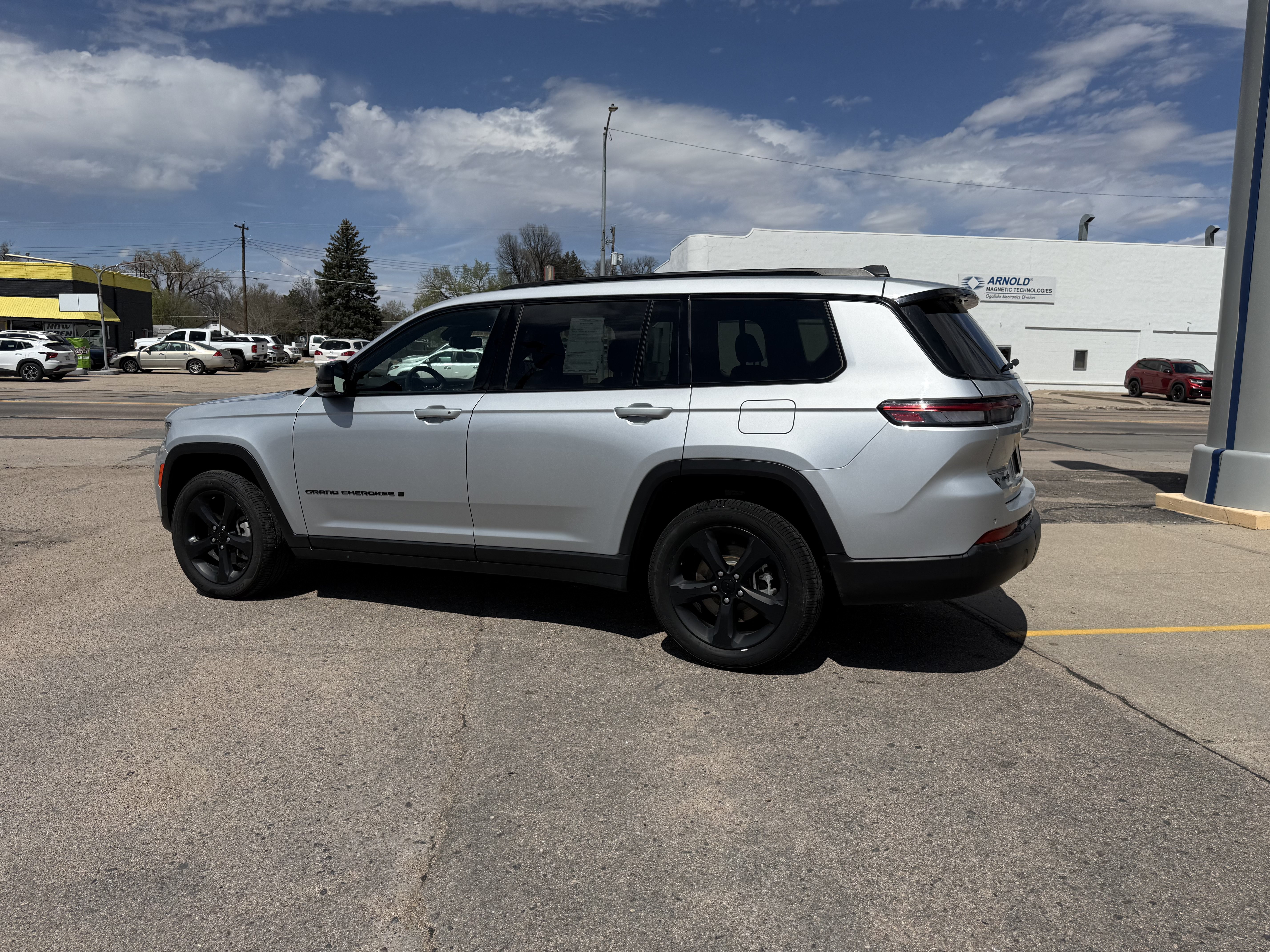Used 2023 Jeep Grand Cherokee L Laredo AWD/4WD image 10