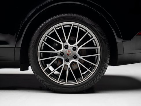 Used 2023 Porsche Cayenne S image 22