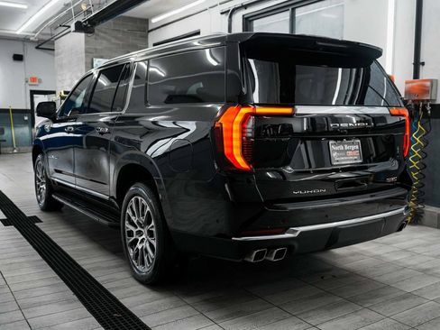 Used 2025 GMC Yukon XL Denali image 6
