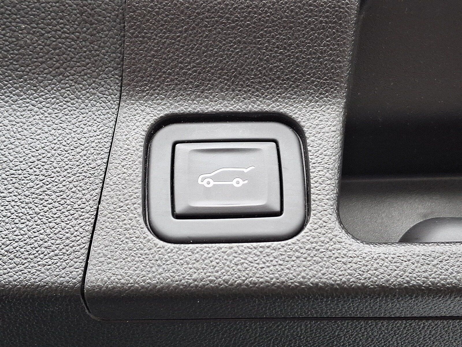 Used 2023 GMC Acadia SLE w/ Driver Convenience Package FWD image 31