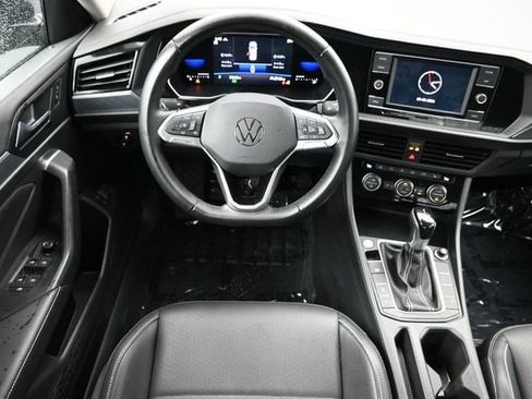 Used 2022 Volkswagen Jetta SE FWD image 9