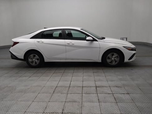 Used 2025 Hyundai Elantra SE w/ Cargo Package FWD image 11