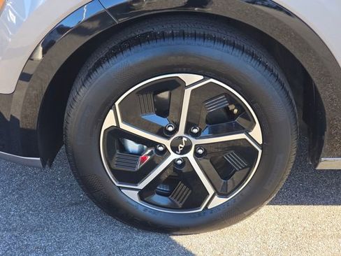 Used 2025 Kia Niro SX image 27
