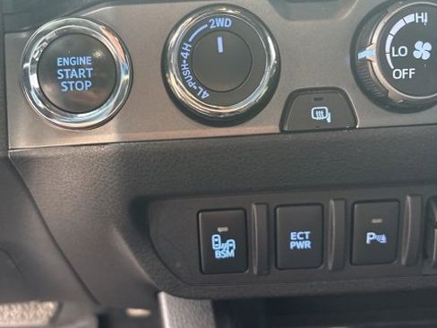 Used 2020 Toyota Tacoma TRD Off-Road image 16