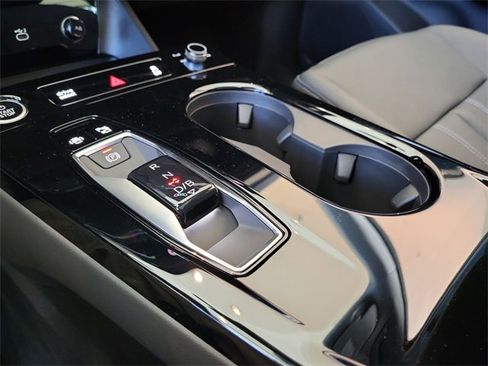 New 2025 Audi Q6 e-tron Premium Plus image 24