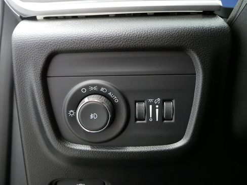 Certified 2025 Jeep Grand Cherokee L Limited w/ Luxury Tech Group II image 41