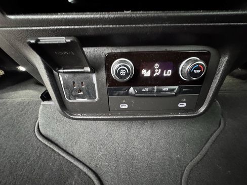 Used 2022 Chevrolet Tahoe 4WD image 37