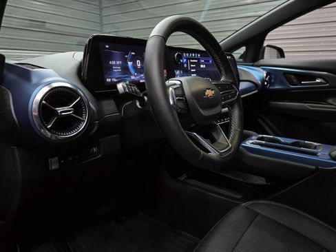 Used 2025 Chevrolet Equinox EV LT w/ Convenience Package FWD image 11