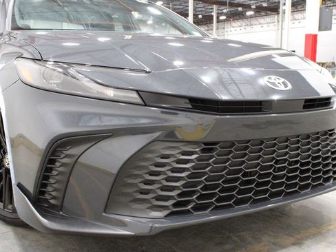 Used 2025 Toyota Camry SE image 33