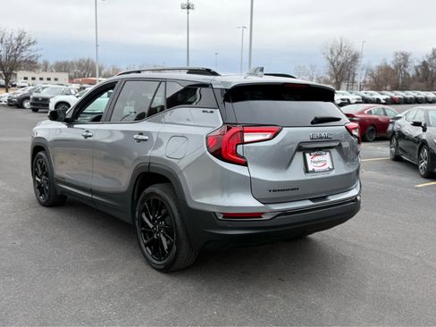Used 2023 GMC Terrain SLE w/ Driver Convenience Package image 5