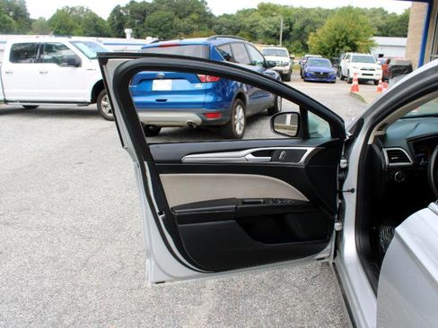 Used 2019 Ford Fusion S image 18