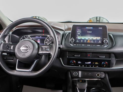 Used 2023 Nissan Rogue SV image 17