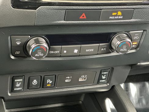 Used 2022 Nissan Frontier SV w/ SV Premium Package image 19