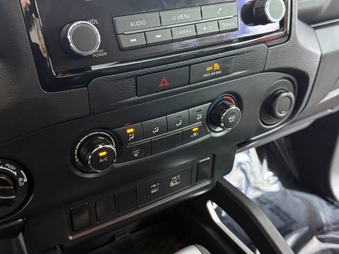 Used 2022 Nissan Frontier SV AWD/4WD image 16