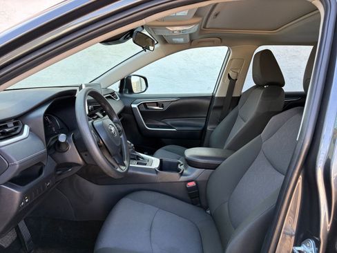 Used 2025 Toyota RAV4 XLE w/ Convenience Package image 28