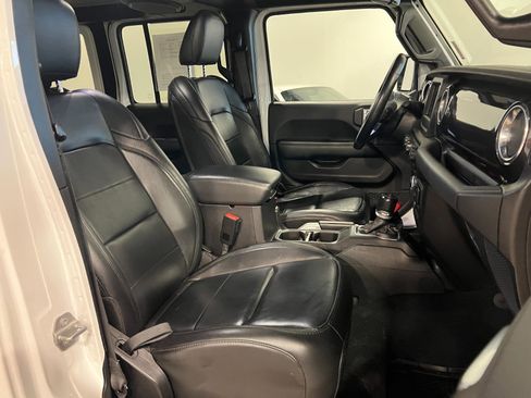 Used 2021 Jeep Wrangler Unlimited Sahara image 32