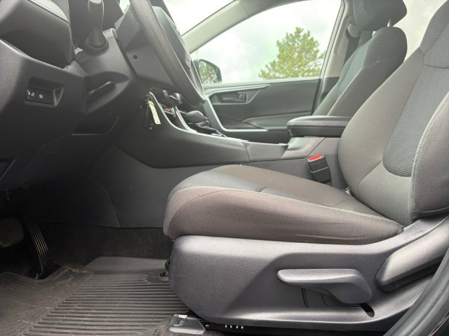 Used 2024 Toyota RAV4 LE AWD/4WD image 14
