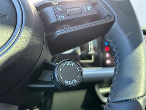 Certified 2025 Porsche Cayenne image 17