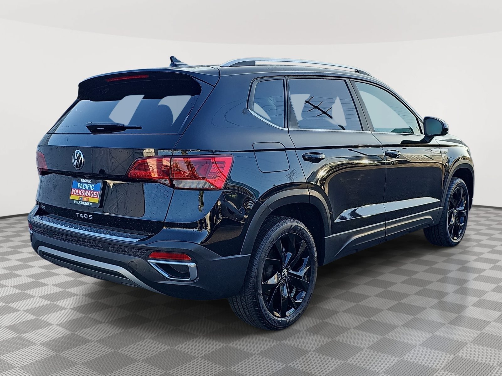 Used 2023 Volkswagen Taos SE w/ Black Wheel Package FWD image 5