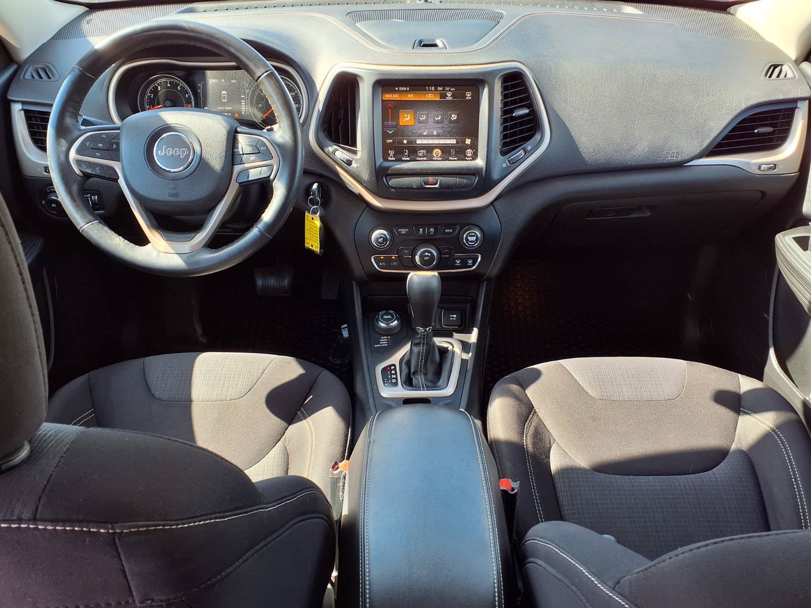 Used 2015 Jeep Cherokee Latitude w/ Cold Weather Group AWD/4WD image 11