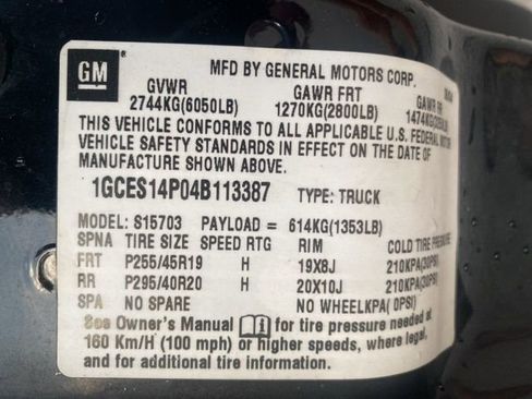 Used 2004 Chevrolet SSR w/ Preferred Equipment Group RWD image 38