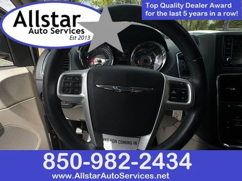 Used 2016 Chrysler Town & Country Touring image 32