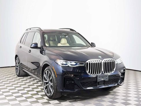 Used 2022 BMW X7 xDrive40i w/ M Sport Package image 3