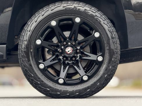 Used 2018 Chevrolet Tahoe LT image 18