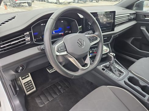 Used 2025 Volkswagen Jetta Sport FWD image 13
