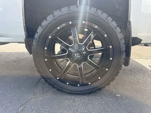 Used 2017 Chevrolet Silverado 1500 LTZ Z71 w/ LTZ Plus Package AWD/4WD image 18