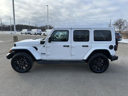 Used 2025 Jeep Wrangler Sahara image 2