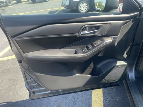 Used 2026 Nissan Rogue SL FWD image 14