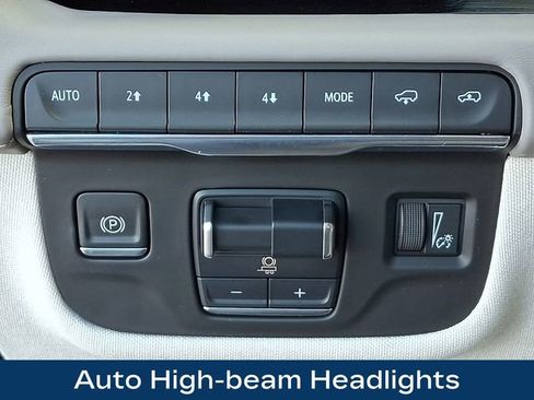 Used 2021 Cadillac Escalade ESV Premium Luxury Platinum w/ Heavy-Duty Trailer Package image 28