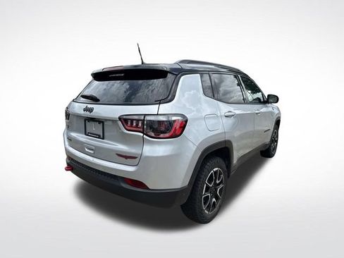 Used 2025 Jeep Compass Trailhawk AWD/4WD image 9