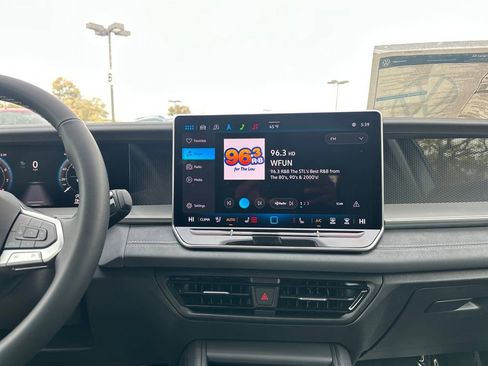 New 2025 Volkswagen Tiguan SE image 20